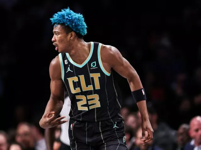 Jimmy Butler desiste do visual emo e volta ao cabelo tradicional em  treino do Heat, nba