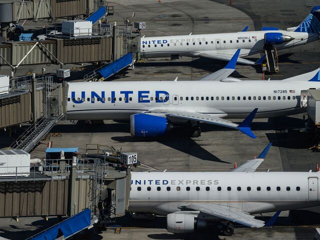 Notícias - United Airlines Flight Returns to O'Hare Airport After Takeoff  Due to Maintenance Issue