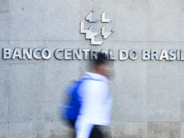 https://timnews.com.br/system/images/photos/16424485/original/banco_central_mcajr_abr_0104222273_0?1734735076