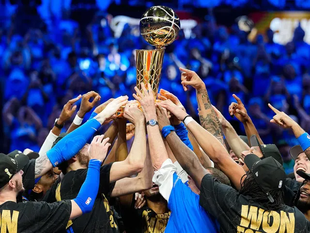 https://timnews.com.br/system/images/photos/16703316/original/okc-thunder-trophy-1a-1568x882?1773738634