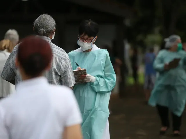 https://timnews.com.br/system/images/photos/16732197/original/movimentacao_de_idosos_no_posto_da_612_sul_para_vacinacao_contra_influenza2403209967?1778152082